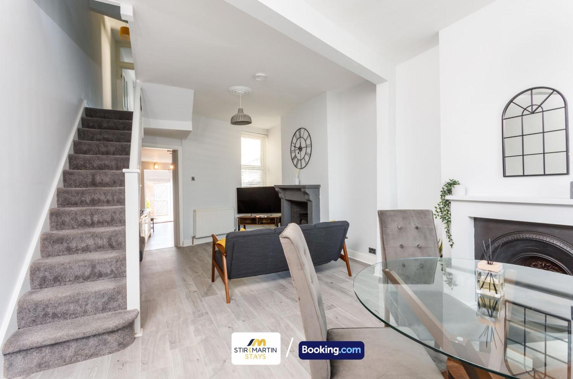 Comfy 3Bed House By Stirkmartin Stays Short Lets & Serviced Accommodation Cardiff With Free Parking & 8Mins To City Centre Exterior foto